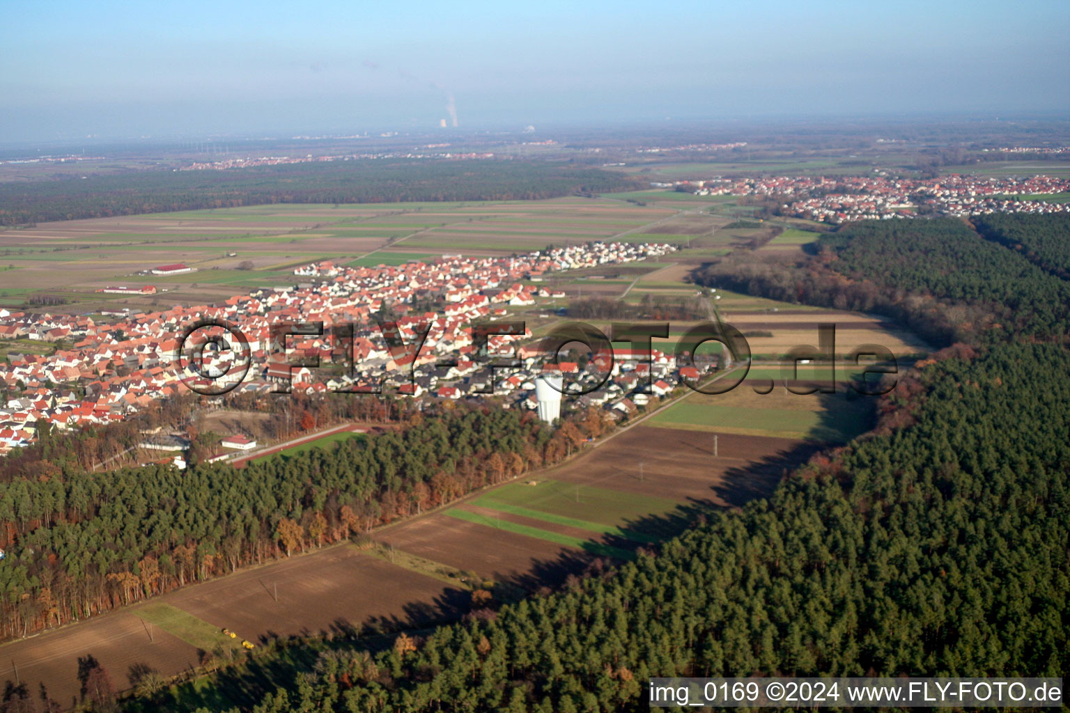 Vue aérienne de Hatzenbühl dans le département Rhénanie-Palatinat, Allemagne