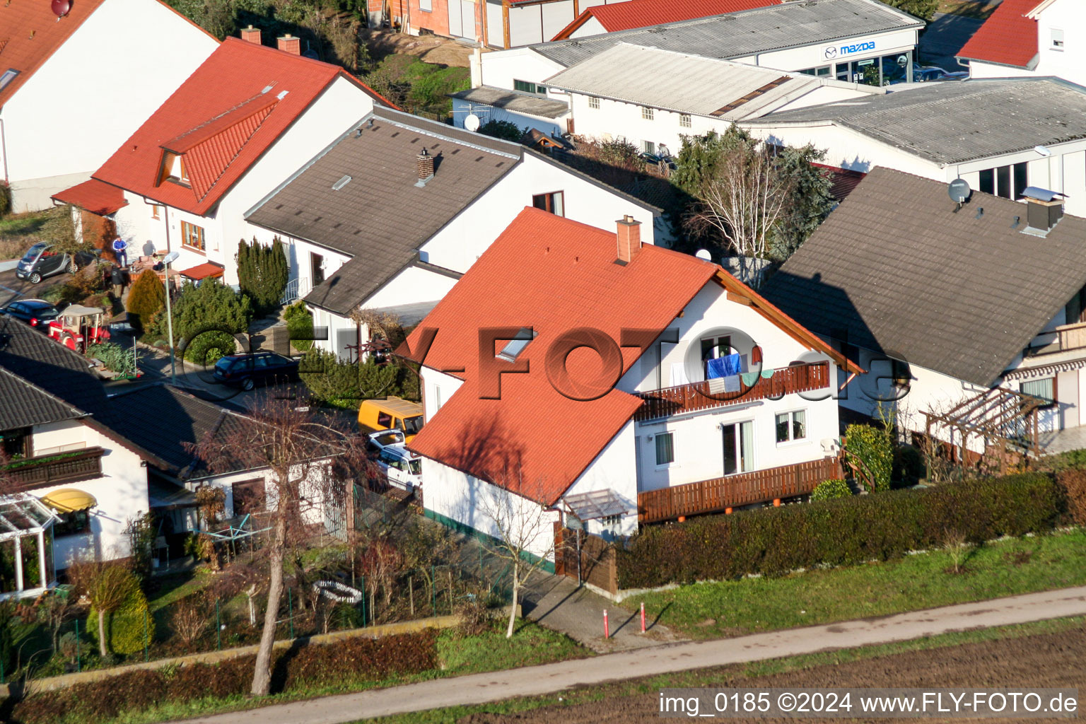 Vue d'oiseau de Hatzenbühl dans le département Rhénanie-Palatinat, Allemagne