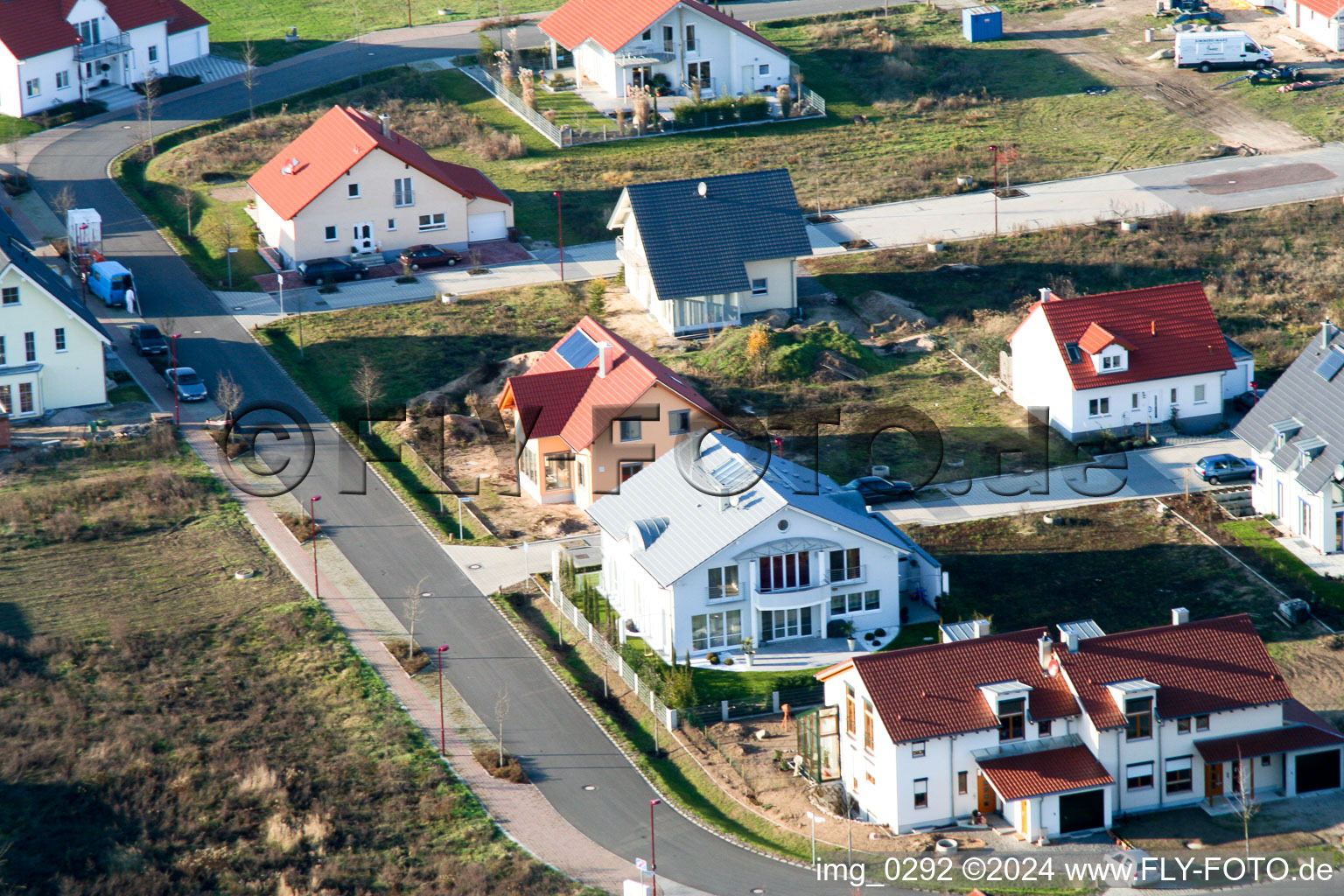 Nouvelle zone de développement au Tongruben à Rheinzabern dans le département Rhénanie-Palatinat, Allemagne du point de vue du drone