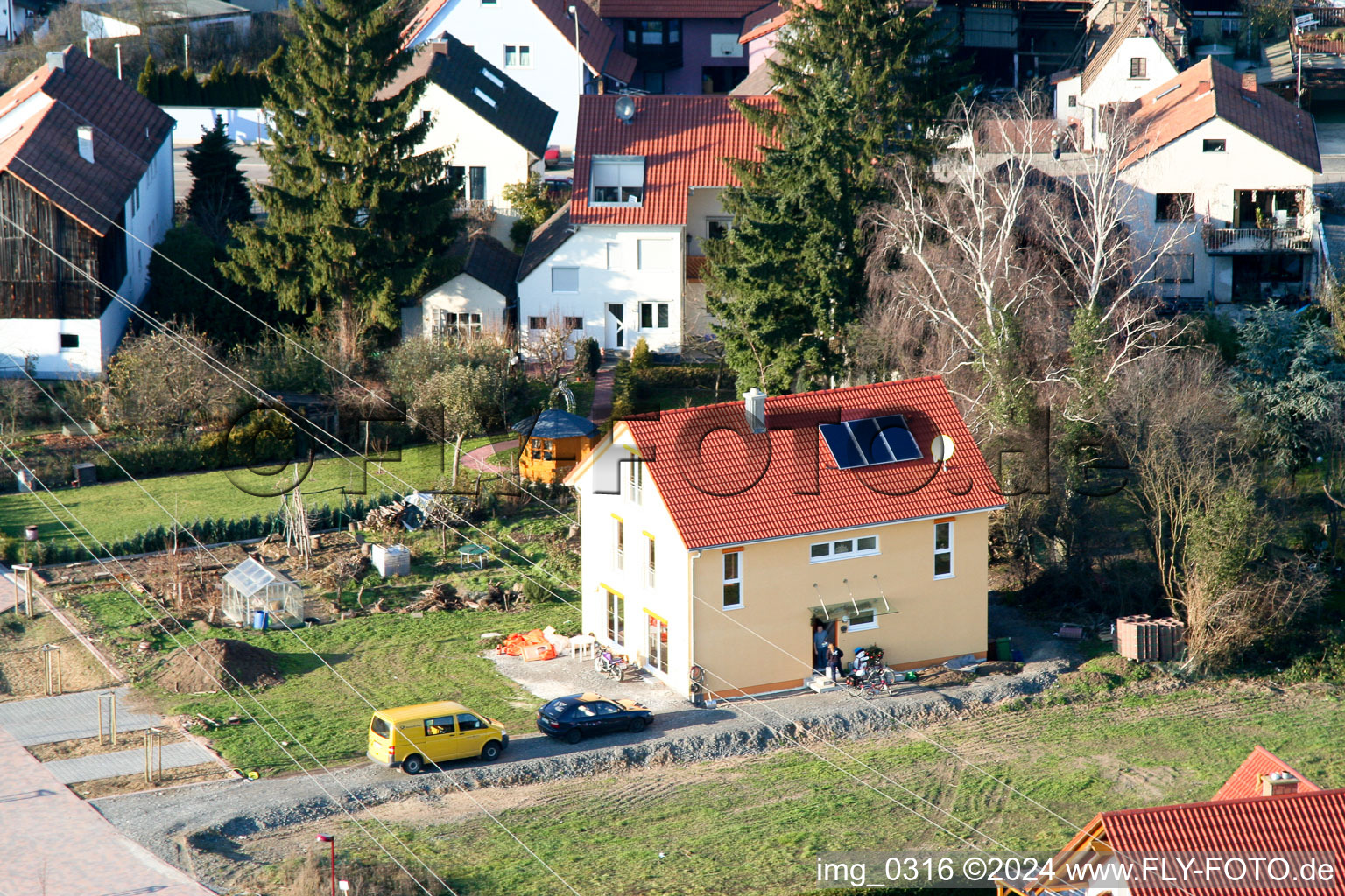 Nouvelle zone de développement au Tongruben à Rheinzabern dans le département Rhénanie-Palatinat, Allemagne d'un drone