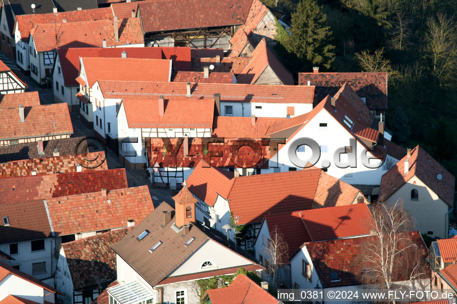 Ludwigstr. à Jockgrim dans le département Rhénanie-Palatinat, Allemagne du point de vue du drone