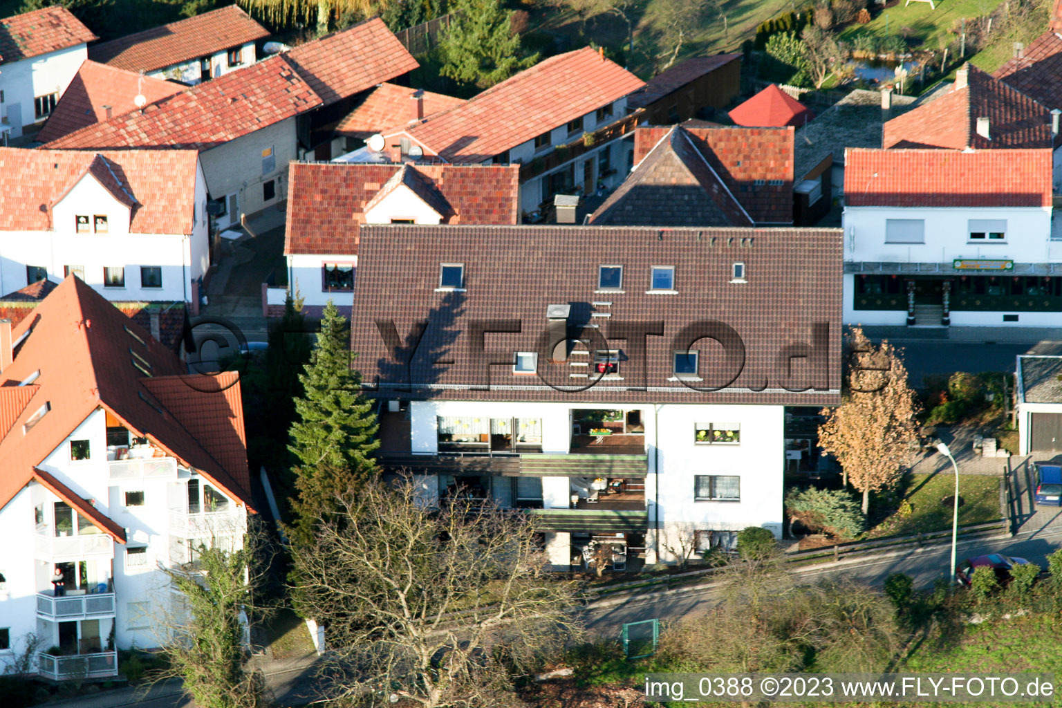 Vue oblique de Bahnhofstr. à Jockgrim dans le département Rhénanie-Palatinat, Allemagne