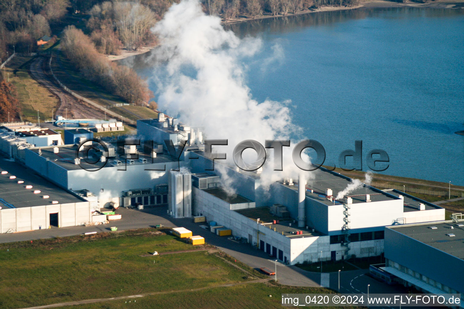 Vue aérienne de Usine de papier de palme dans la zone industrielle d'Oberwald à Wörth am Rhein dans le département Rhénanie-Palatinat, Allemagne