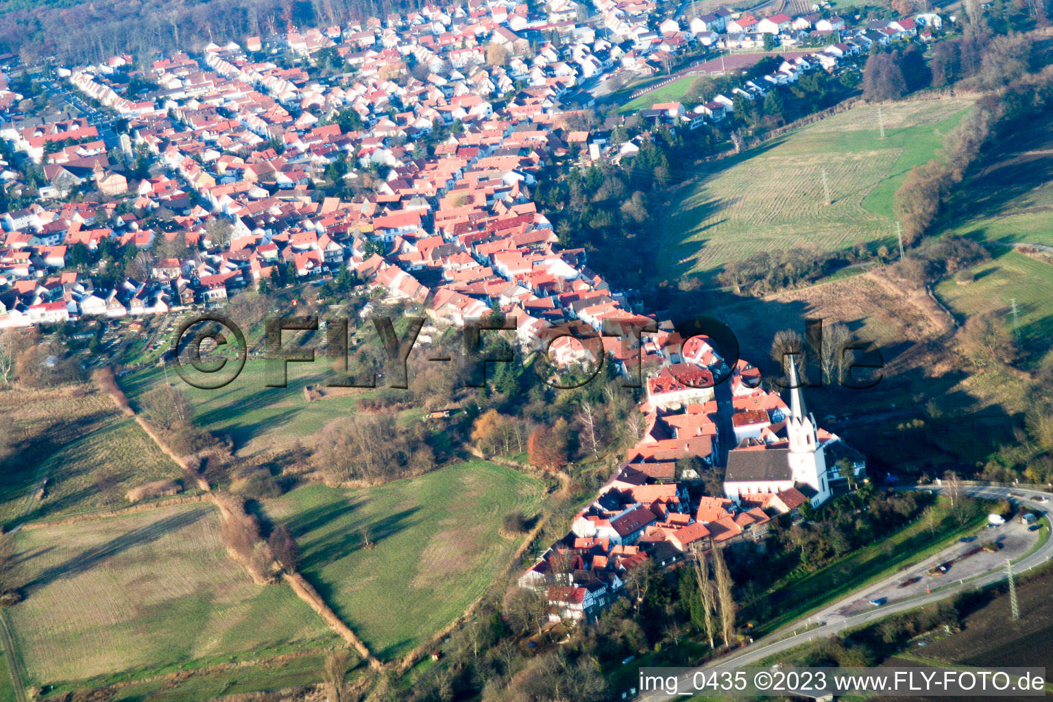 Vue aérienne de Du sud à Jockgrim dans le département Rhénanie-Palatinat, Allemagne