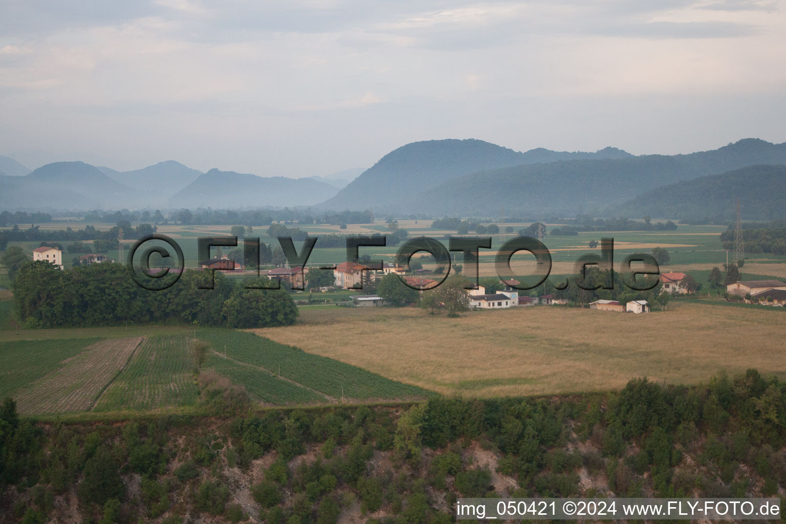 Vue aérienne de TagliamentO à Solimbergo dans le département Frioul-Vénétie Julienne, Italie