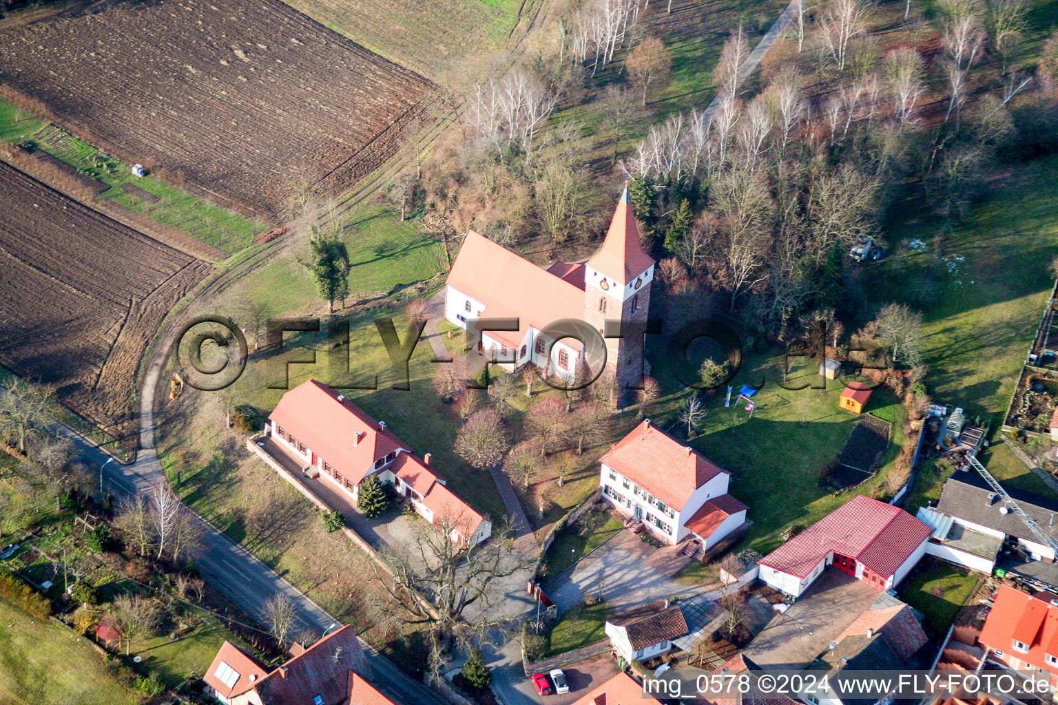 Vue aérienne de Église de Minfeld à Minfeld dans le département Rhénanie-Palatinat, Allemagne