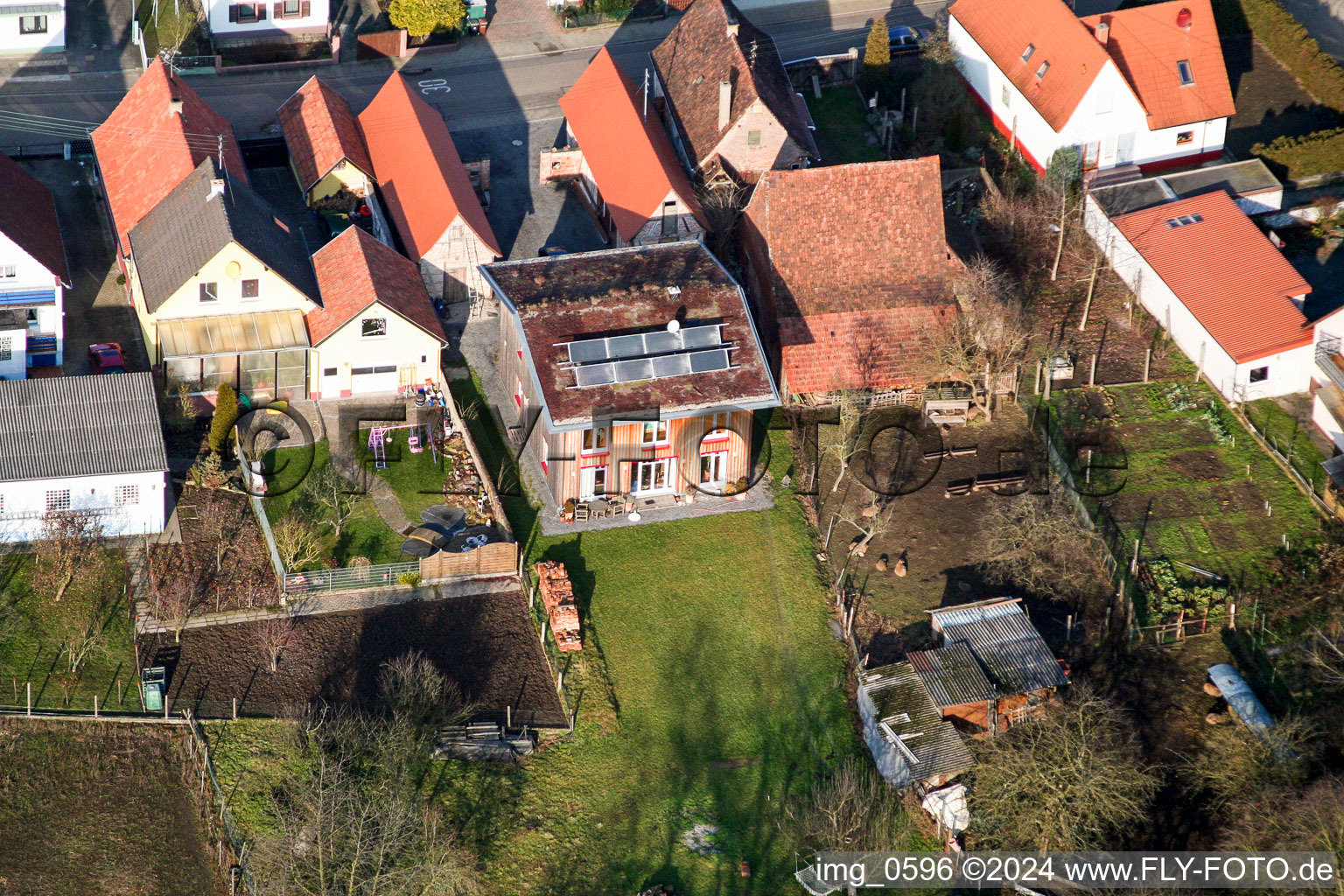 Chemin de Bach à Freckenfeld dans le département Rhénanie-Palatinat, Allemagne vue d'en haut