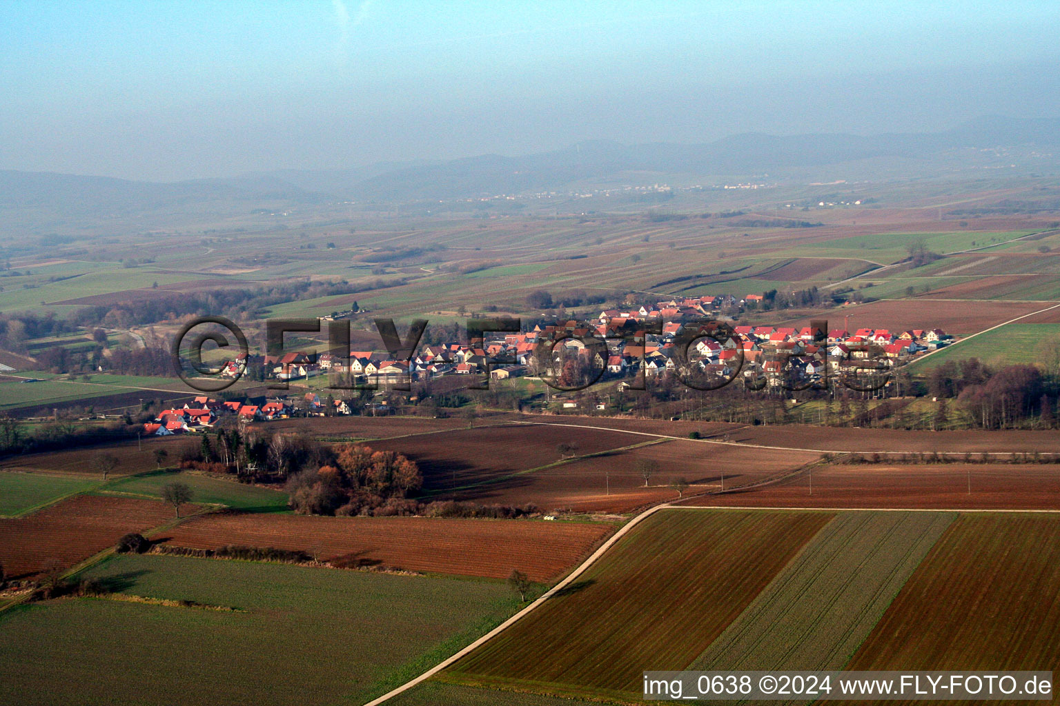 Vue aérienne de Du sud à Dierbach dans le département Rhénanie-Palatinat, Allemagne