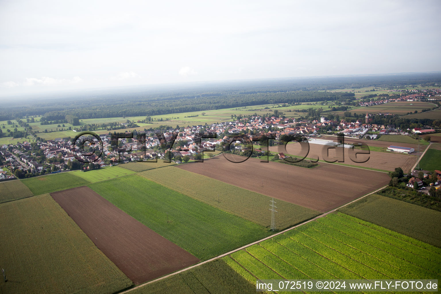 Enregistrement par drone de Minfeld dans le département Rhénanie-Palatinat, Allemagne