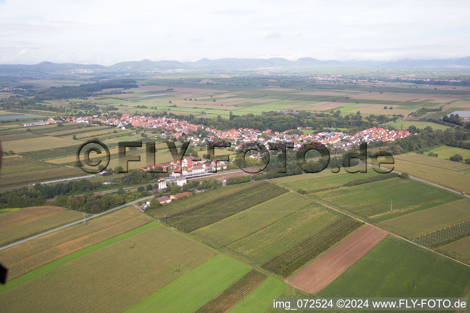 Vue aérienne de Gare à Winden dans le département Rhénanie-Palatinat, Allemagne