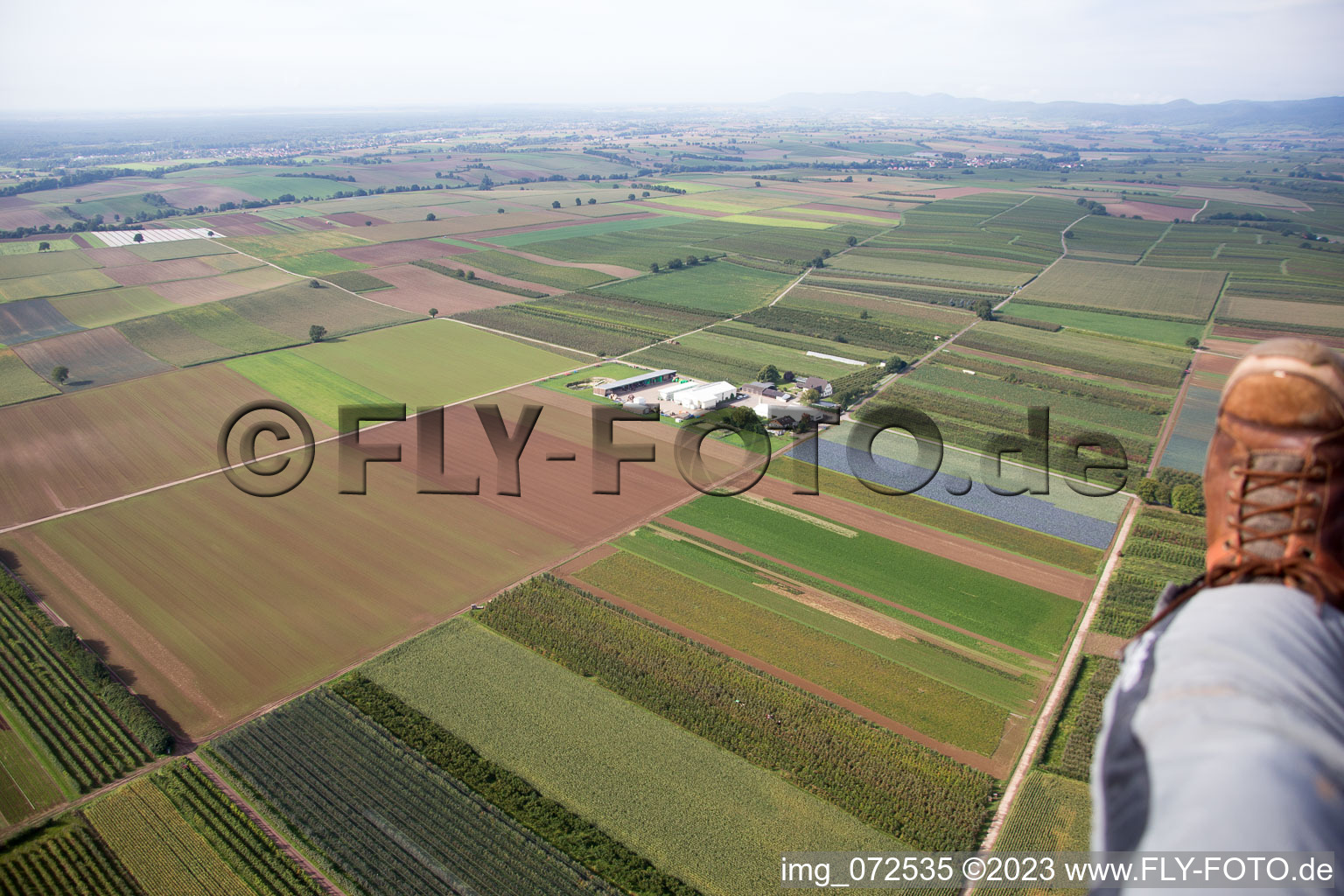 Vue aérienne de Ferme biologique à Winden dans le département Rhénanie-Palatinat, Allemagne