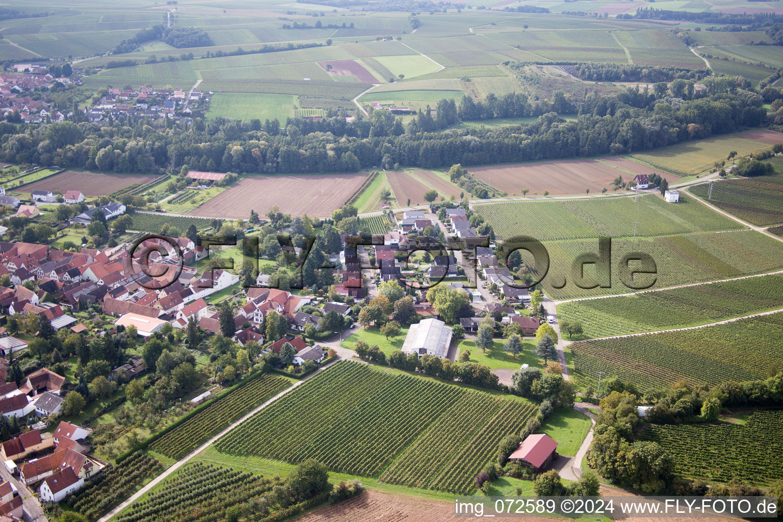 Vue aérienne de Sur la montagne à le quartier Heuchelheim in Heuchelheim-Klingen dans le département Rhénanie-Palatinat, Allemagne