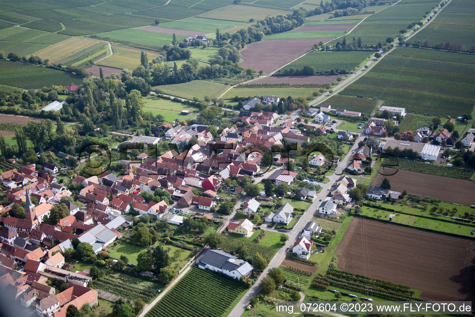 Photographie aérienne de Au jardin paroissial à le quartier Heuchelheim in Heuchelheim-Klingen dans le département Rhénanie-Palatinat, Allemagne