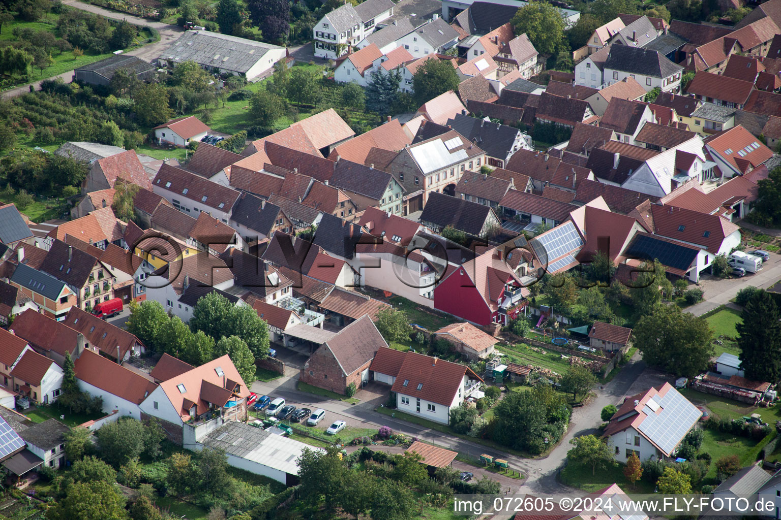 Quartier Heuchelheim in Heuchelheim-Klingen dans le département Rhénanie-Palatinat, Allemagne vue d'en haut