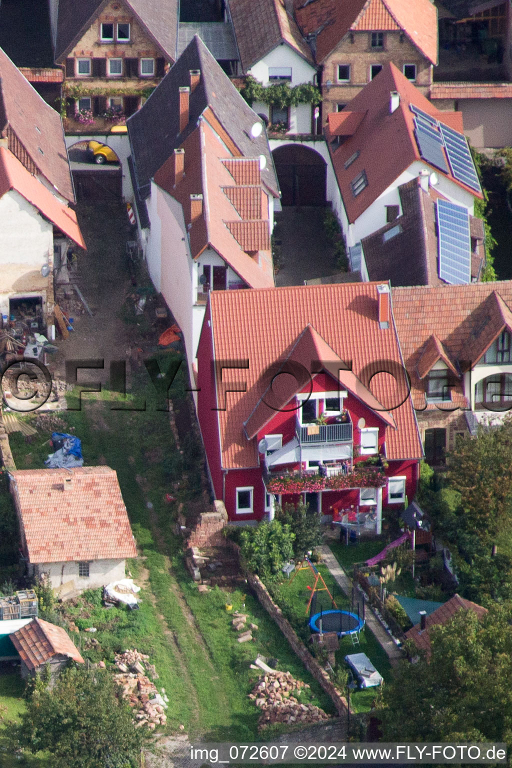 Vue d'oiseau de Quartier Heuchelheim in Heuchelheim-Klingen dans le département Rhénanie-Palatinat, Allemagne