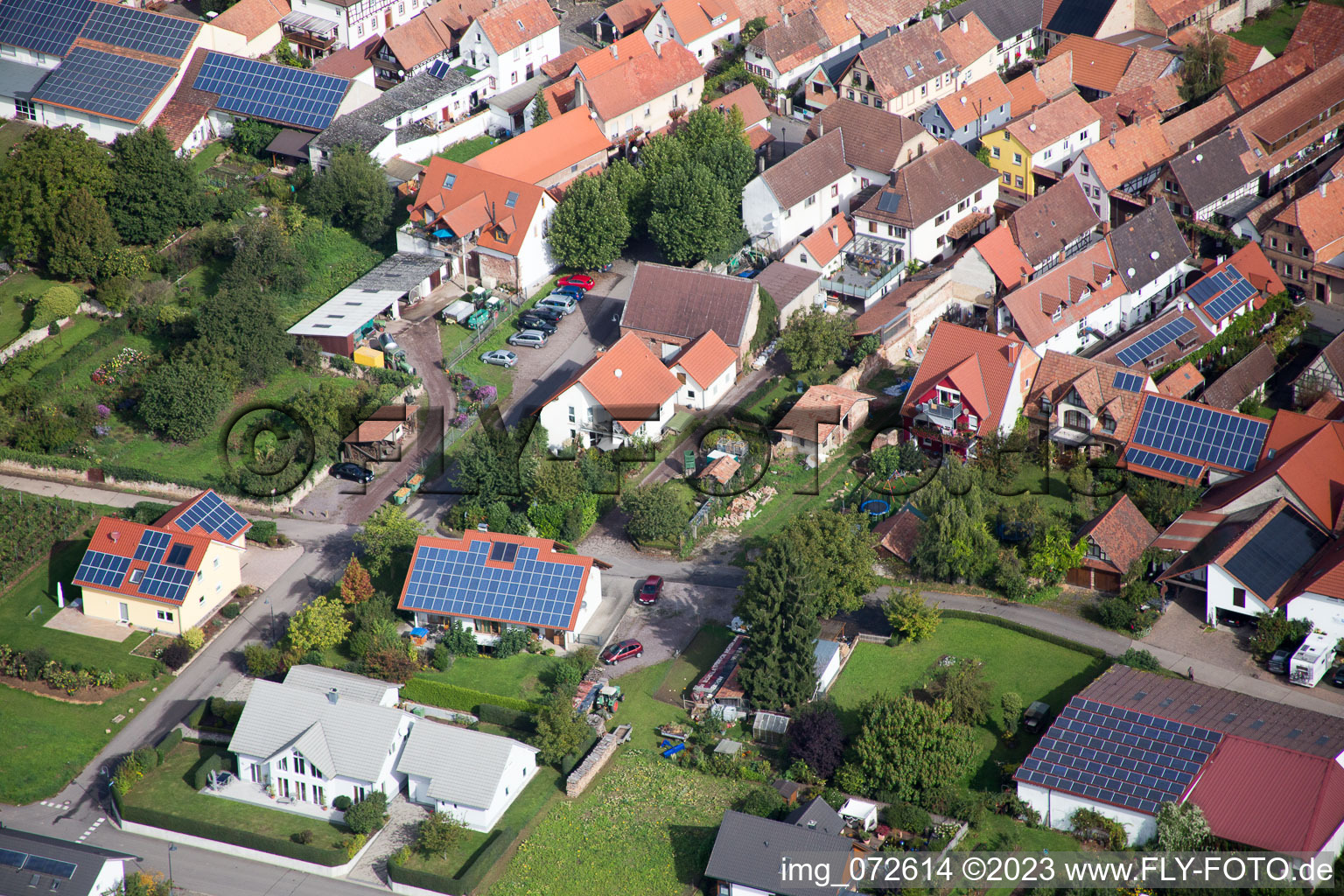 Vue aérienne de Vue sur le village à le quartier Heuchelheim in Heuchelheim-Klingen dans le département Rhénanie-Palatinat, Allemagne