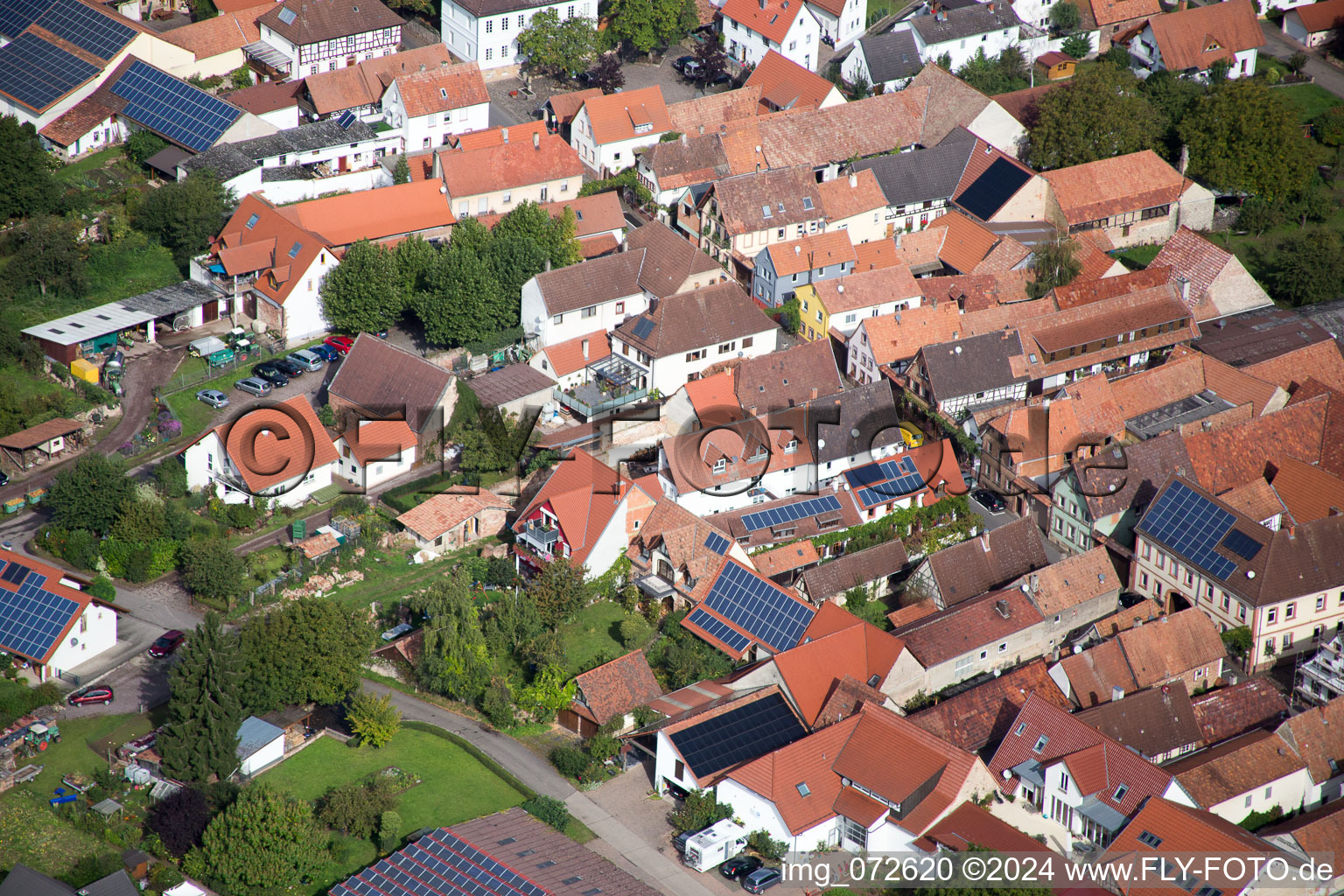 Vue aérienne de Vue sur le village à le quartier Heuchelheim in Heuchelheim-Klingen dans le département Rhénanie-Palatinat, Allemagne