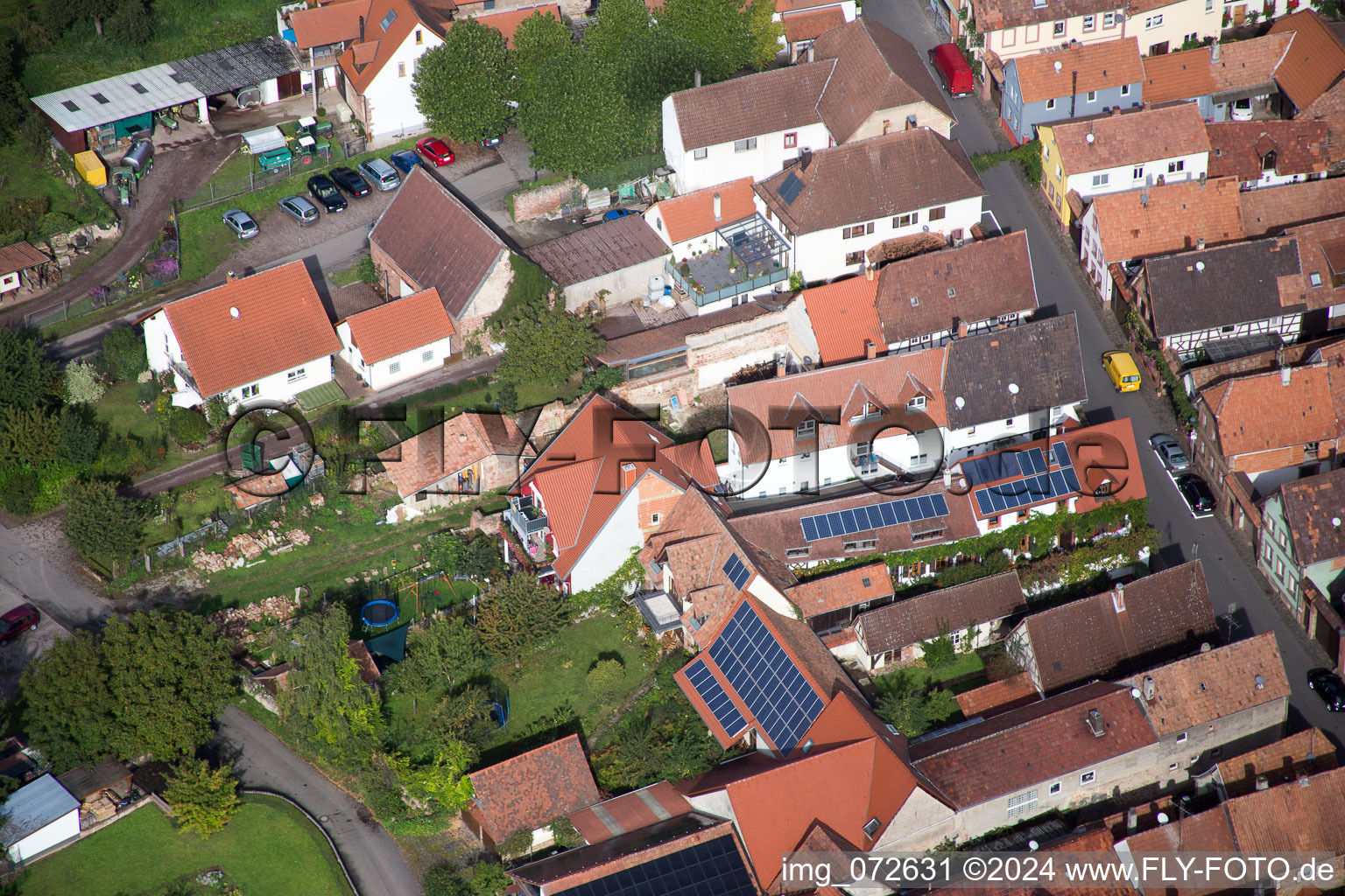 Vue d'oiseau de Quartier Heuchelheim in Heuchelheim-Klingen dans le département Rhénanie-Palatinat, Allemagne