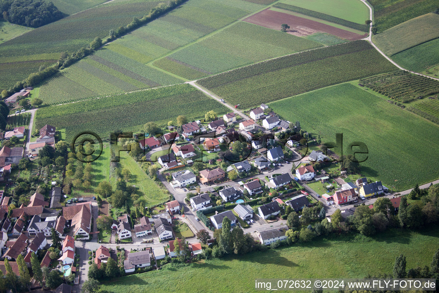 Vue aérienne de Le d. Moulin à huile à le quartier Heuchelheim in Heuchelheim-Klingen dans le département Rhénanie-Palatinat, Allemagne