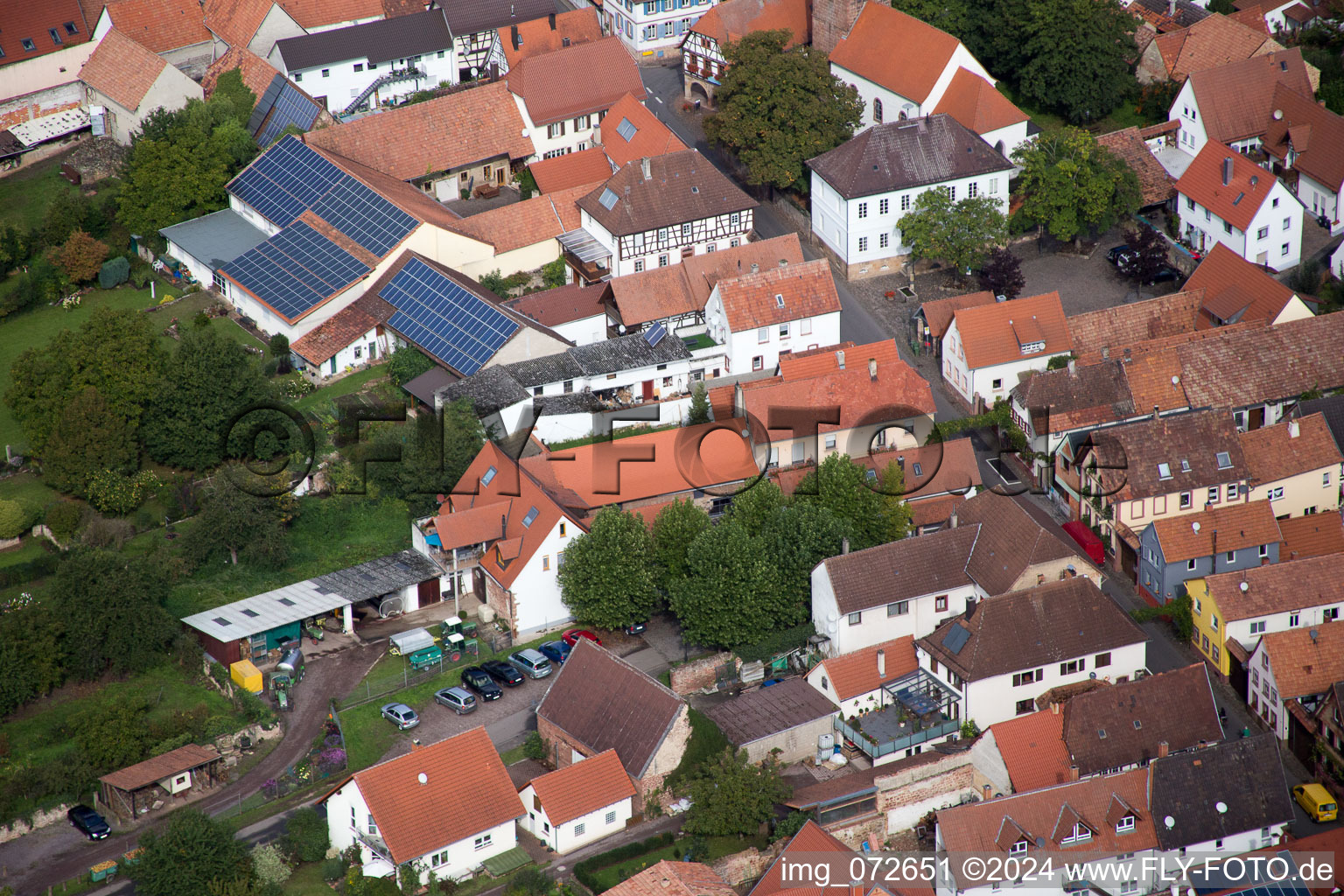 Quartier Heuchelheim in Heuchelheim-Klingen dans le département Rhénanie-Palatinat, Allemagne d'un drone