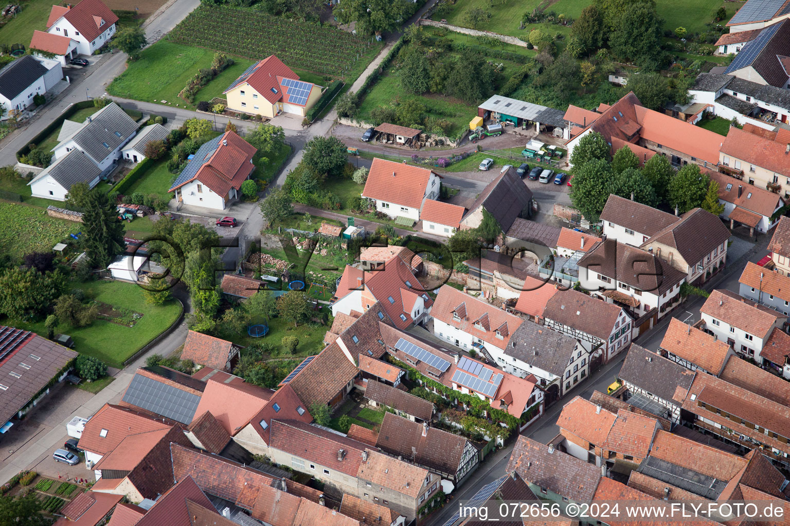 Vue oblique de Vue sur le village à le quartier Heuchelheim in Heuchelheim-Klingen dans le département Rhénanie-Palatinat, Allemagne