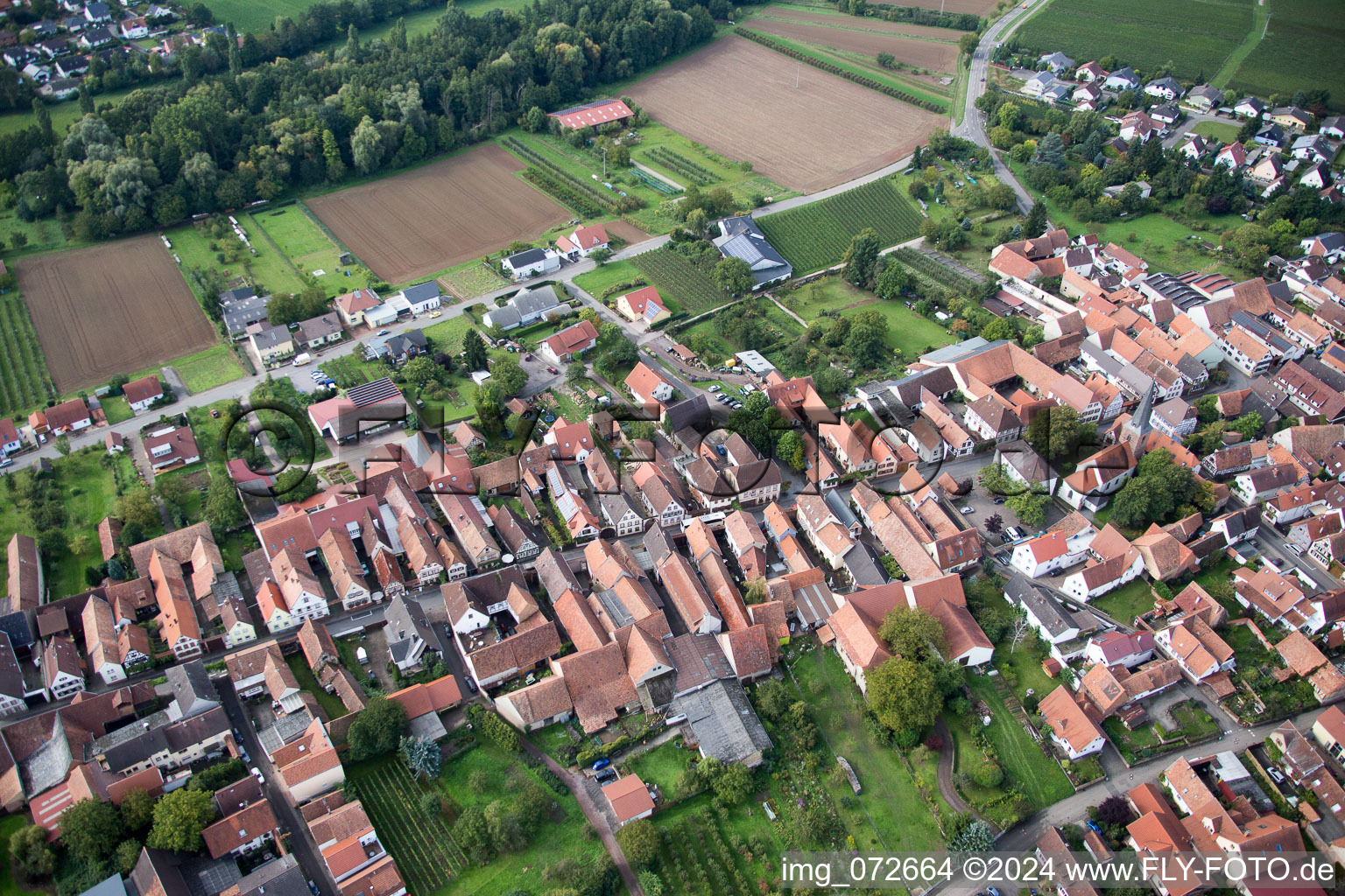 Quartier Heuchelheim in Heuchelheim-Klingen dans le département Rhénanie-Palatinat, Allemagne vue du ciel