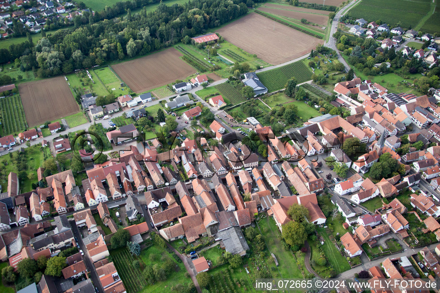 Enregistrement par drone de Quartier Heuchelheim in Heuchelheim-Klingen dans le département Rhénanie-Palatinat, Allemagne