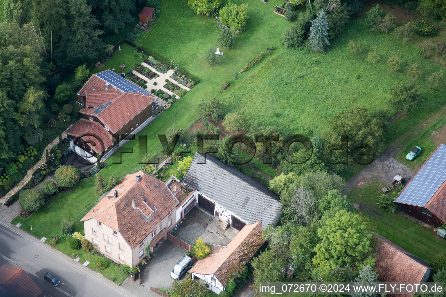 Quartier Klingen in Heuchelheim-Klingen dans le département Rhénanie-Palatinat, Allemagne vu d'un drone