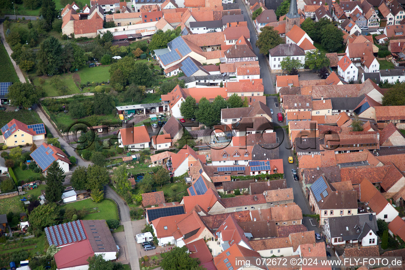 Quartier Heuchelheim in Heuchelheim-Klingen dans le département Rhénanie-Palatinat, Allemagne du point de vue du drone