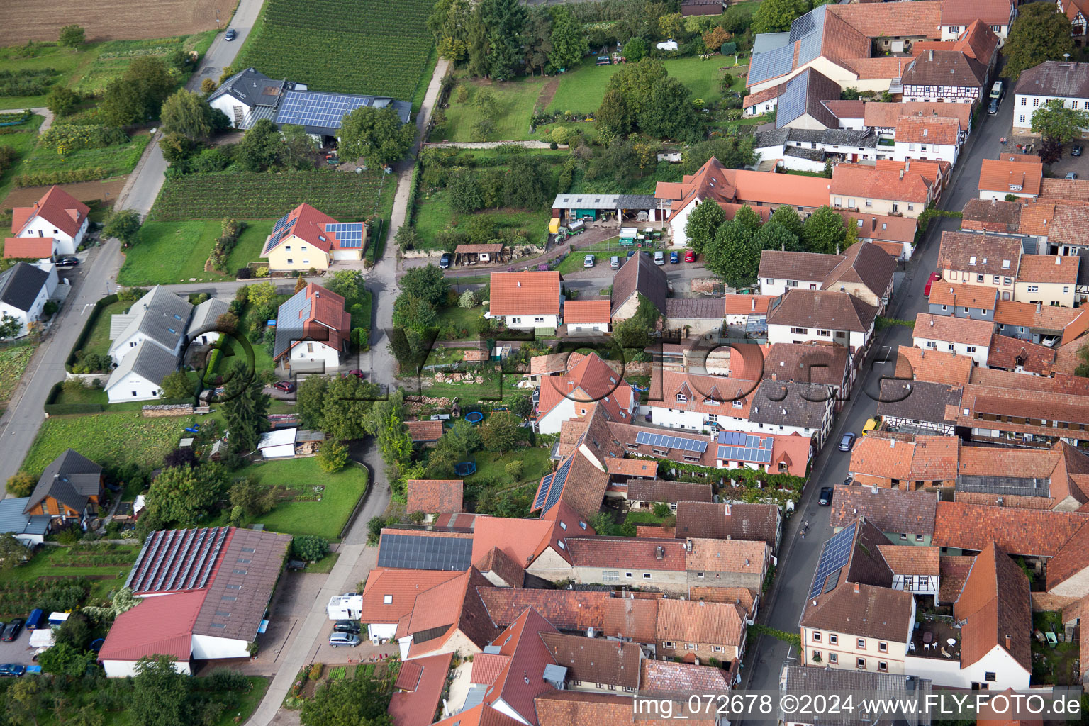 Quartier Heuchelheim in Heuchelheim-Klingen dans le département Rhénanie-Palatinat, Allemagne d'en haut