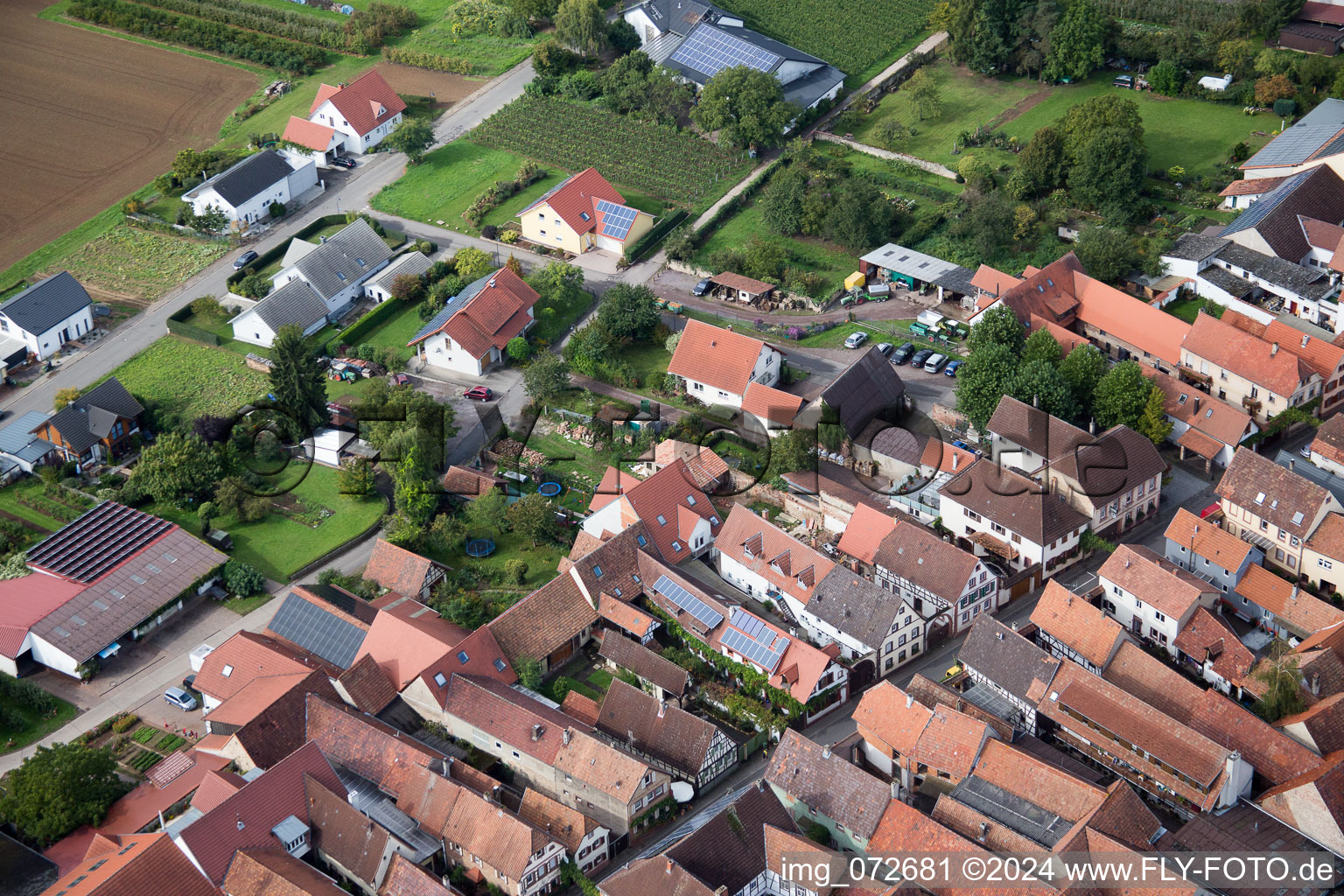 Quartier Heuchelheim in Heuchelheim-Klingen dans le département Rhénanie-Palatinat, Allemagne vue d'en haut