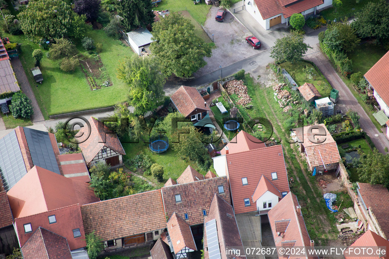 Vue d'oiseau de Quartier Heuchelheim in Heuchelheim-Klingen dans le département Rhénanie-Palatinat, Allemagne