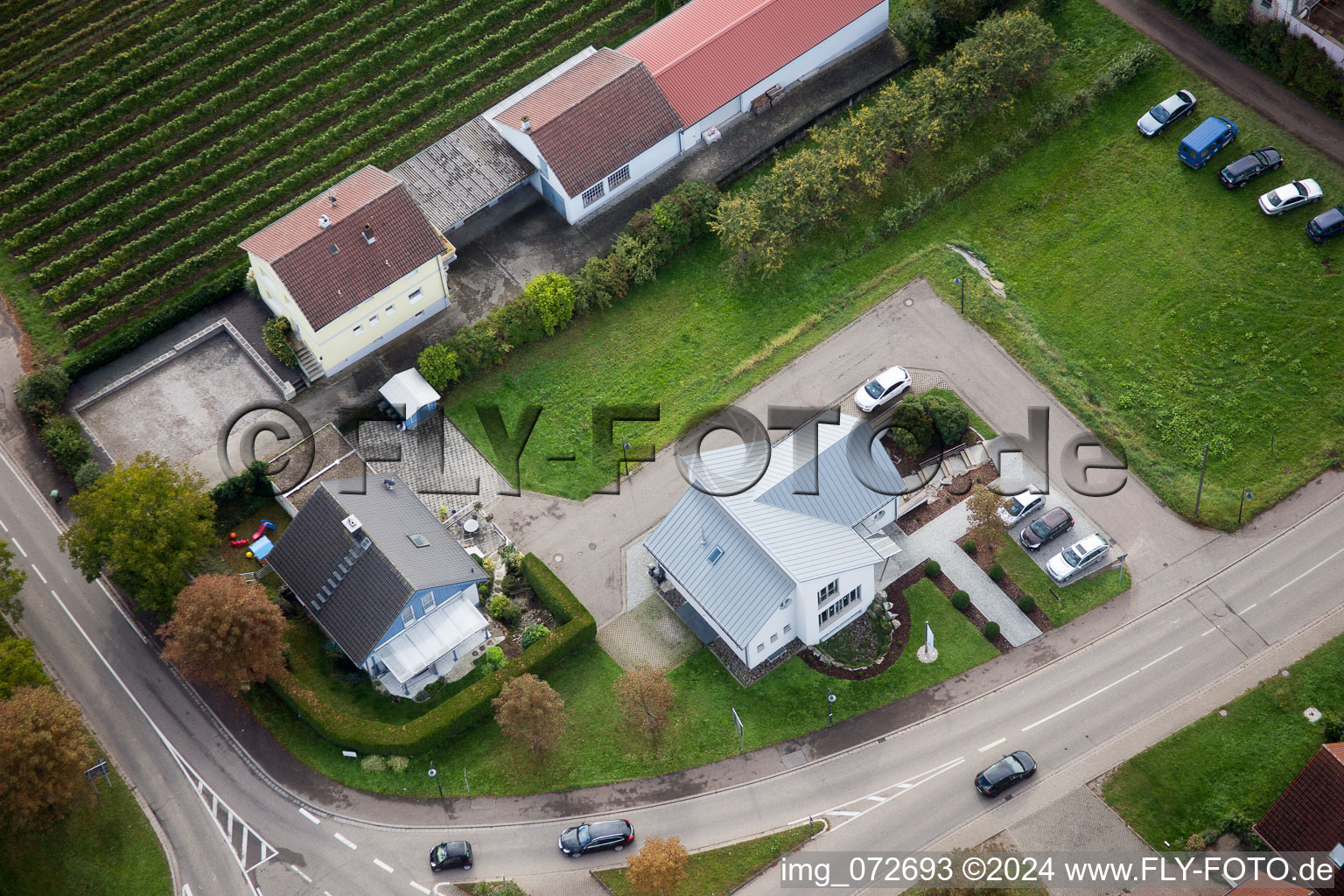 Quartier Heuchelheim in Heuchelheim-Klingen dans le département Rhénanie-Palatinat, Allemagne du point de vue du drone