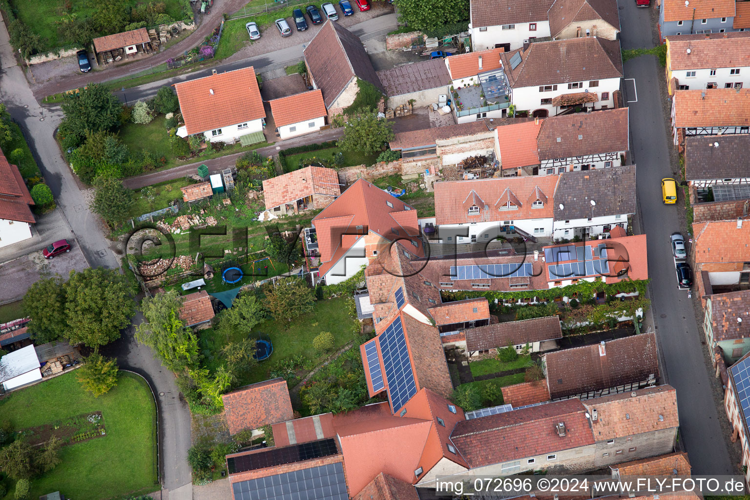 Quartier Heuchelheim in Heuchelheim-Klingen dans le département Rhénanie-Palatinat, Allemagne vu d'un drone