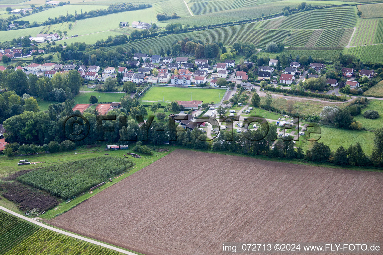 Vue aérienne de Camping à le quartier Klingen in Heuchelheim-Klingen dans le département Rhénanie-Palatinat, Allemagne