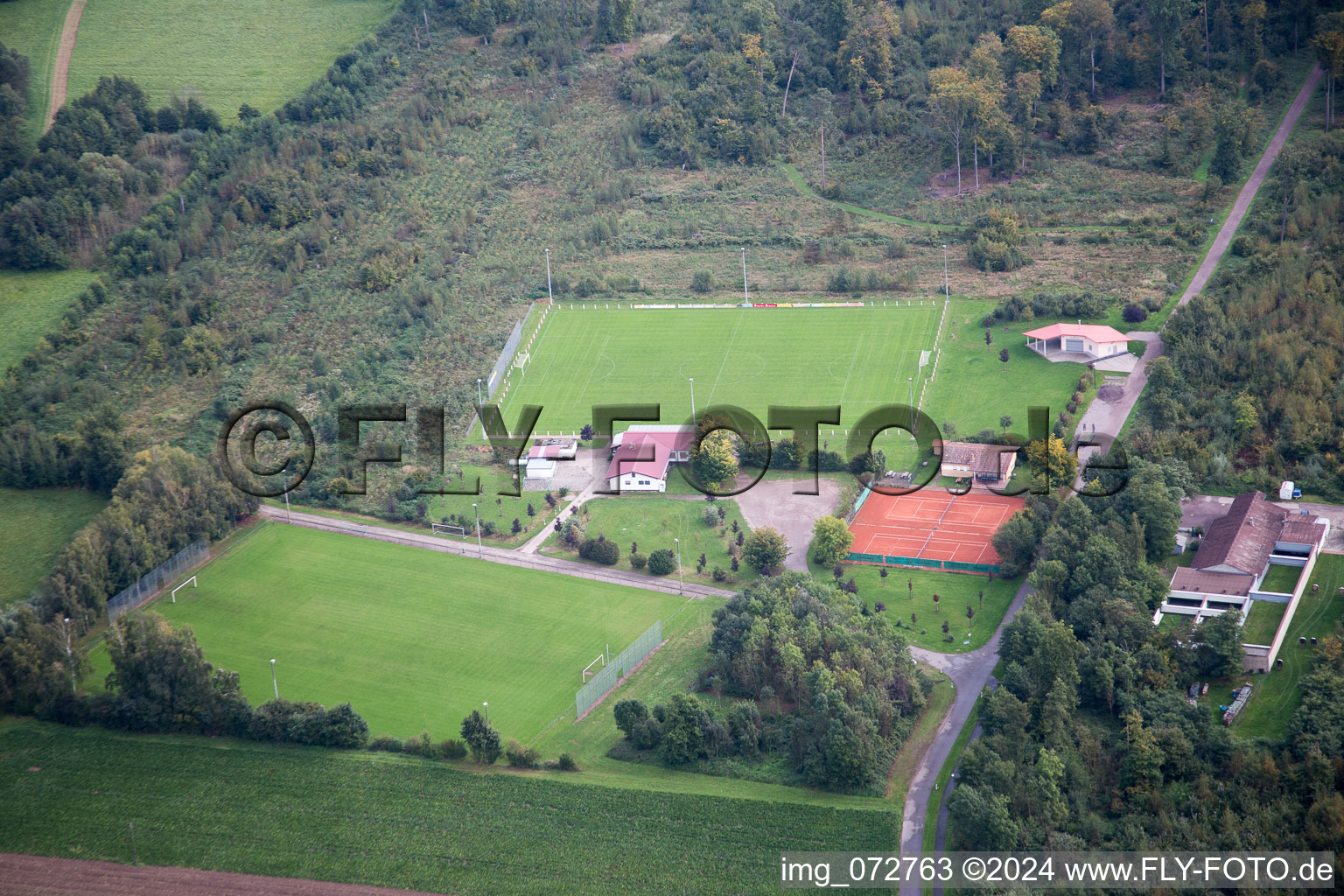 Vue aérienne de Terrains de sport à Steinweiler dans le département Rhénanie-Palatinat, Allemagne