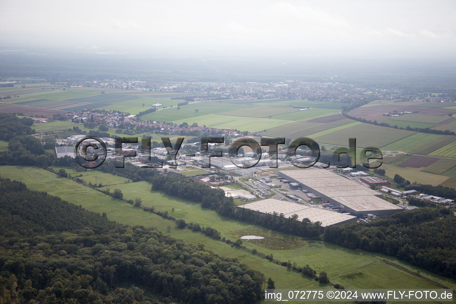 Vue aérienne de Zone industrielle de Horst à le quartier Minderslachen in Kandel dans le département Rhénanie-Palatinat, Allemagne