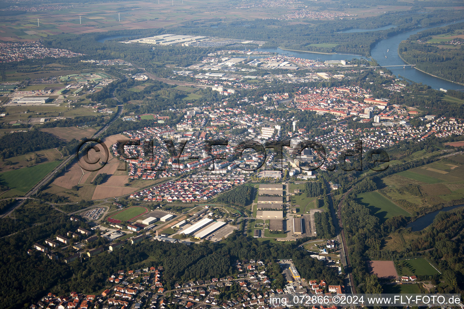 Vue aérienne de Germersheim dans le département Rhénanie-Palatinat, Allemagne