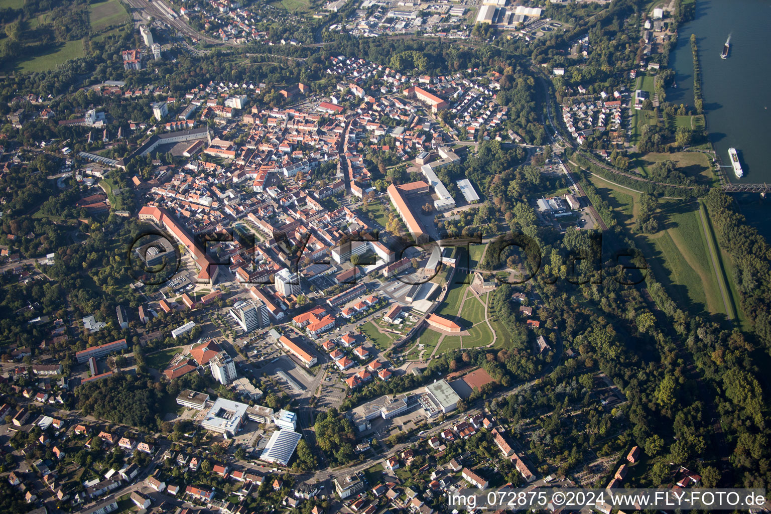 Vue d'oiseau de Germersheim dans le département Rhénanie-Palatinat, Allemagne