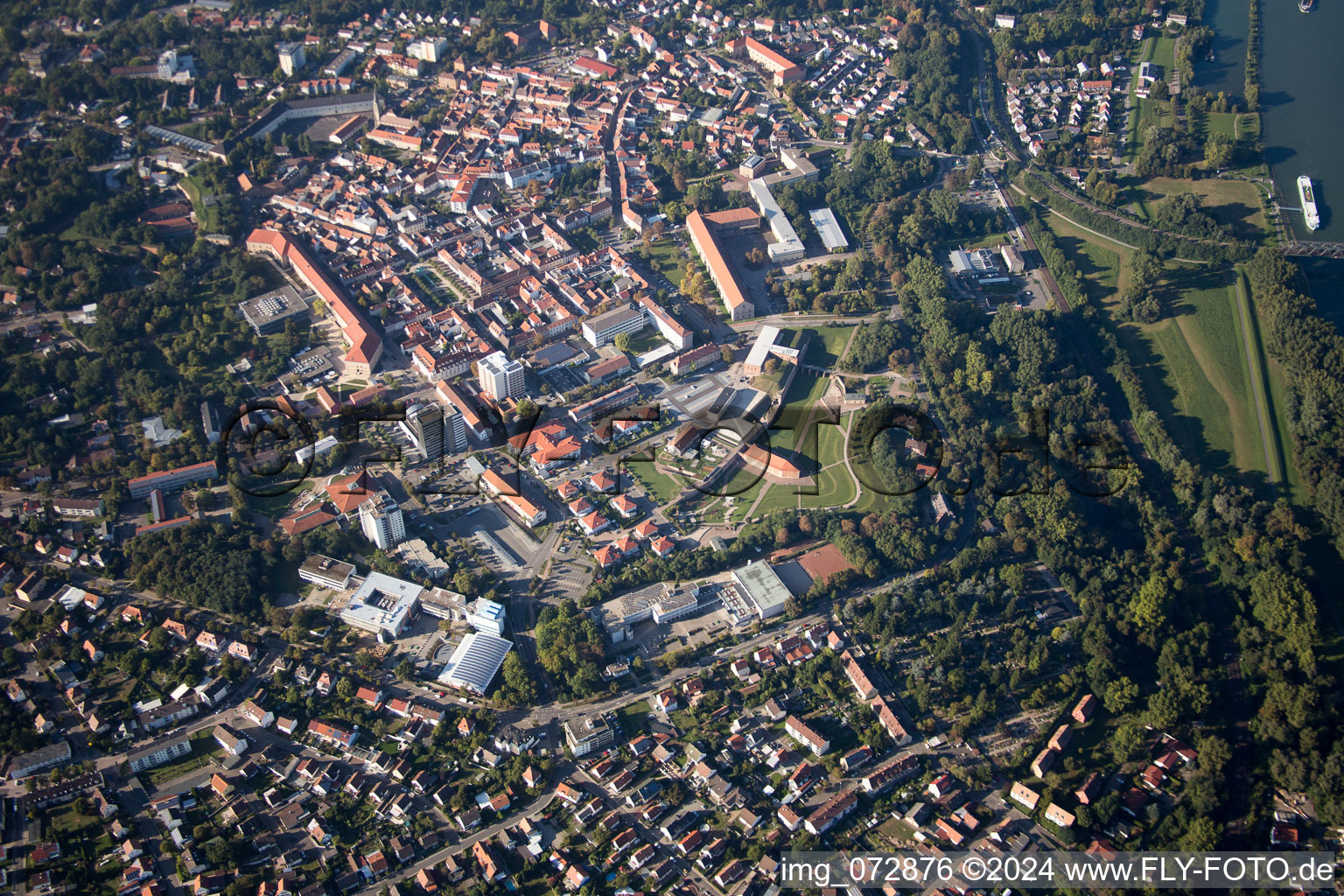 Germersheim dans le département Rhénanie-Palatinat, Allemagne vue du ciel