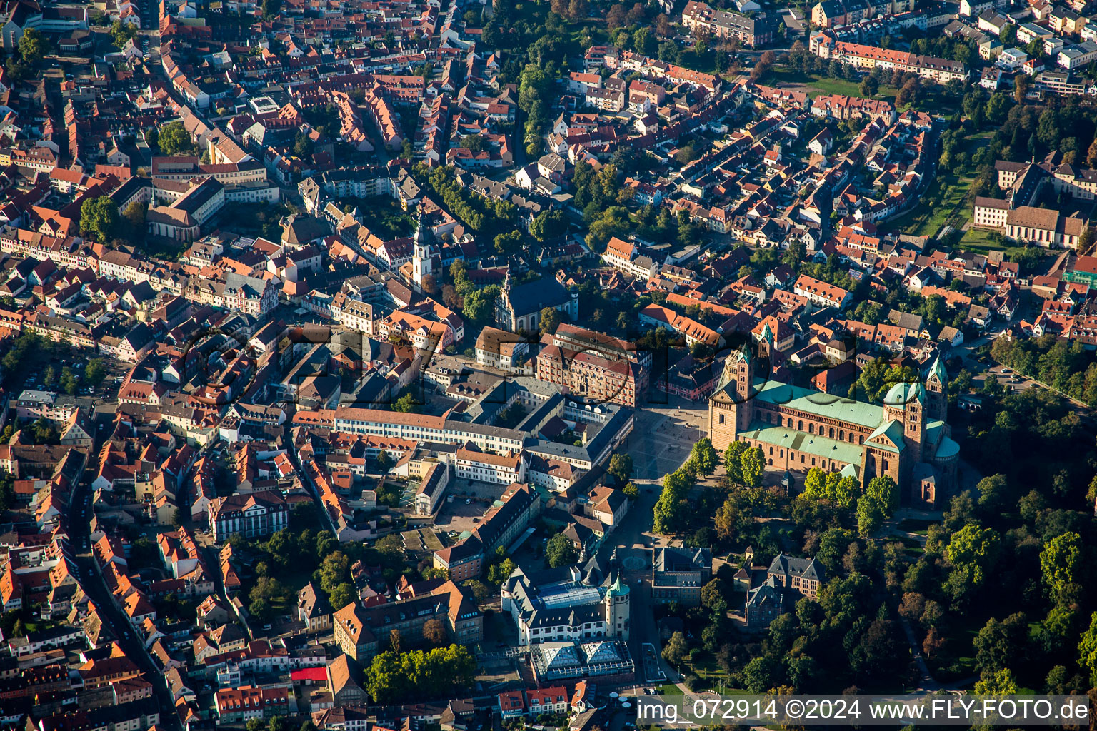 Vue aérienne de Bâtiment de l'église de la cathédrale dans la vieille ville à Speyer dans le département Rhénanie-Palatinat, Allemagne