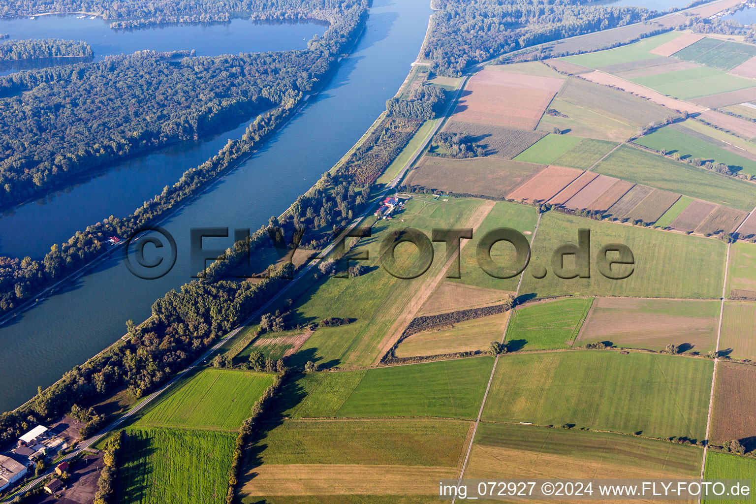 Vue aérienne de Aérodrome à Ketsch dans le département Bade-Wurtemberg, Allemagne