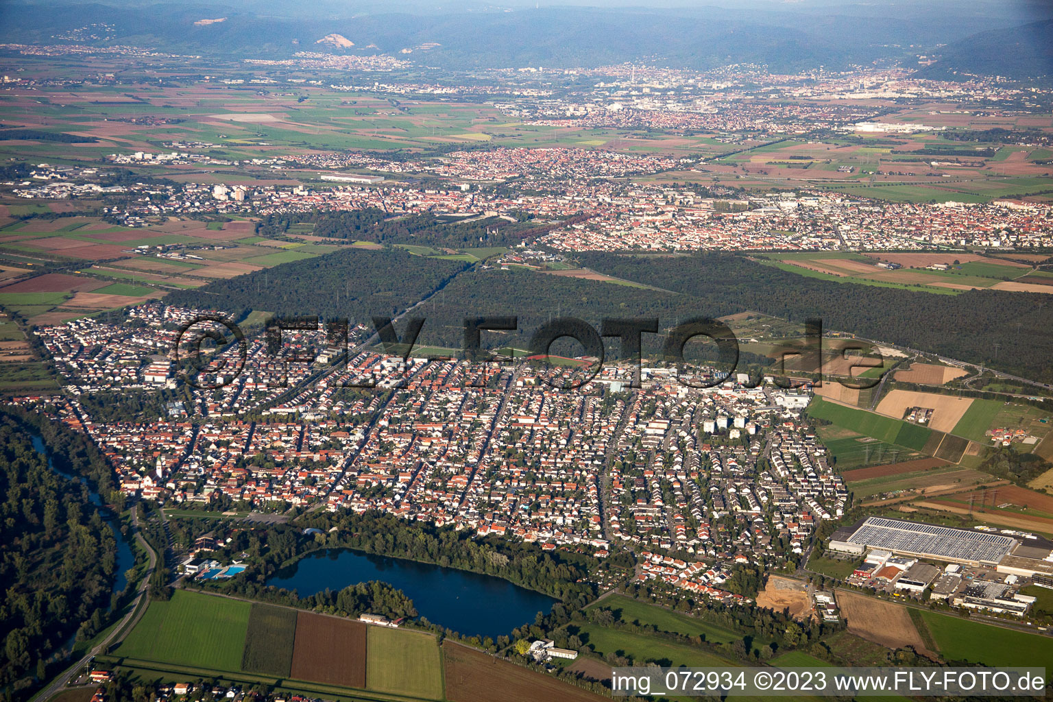 Vue aérienne de Ketsch dans le département Bade-Wurtemberg, Allemagne