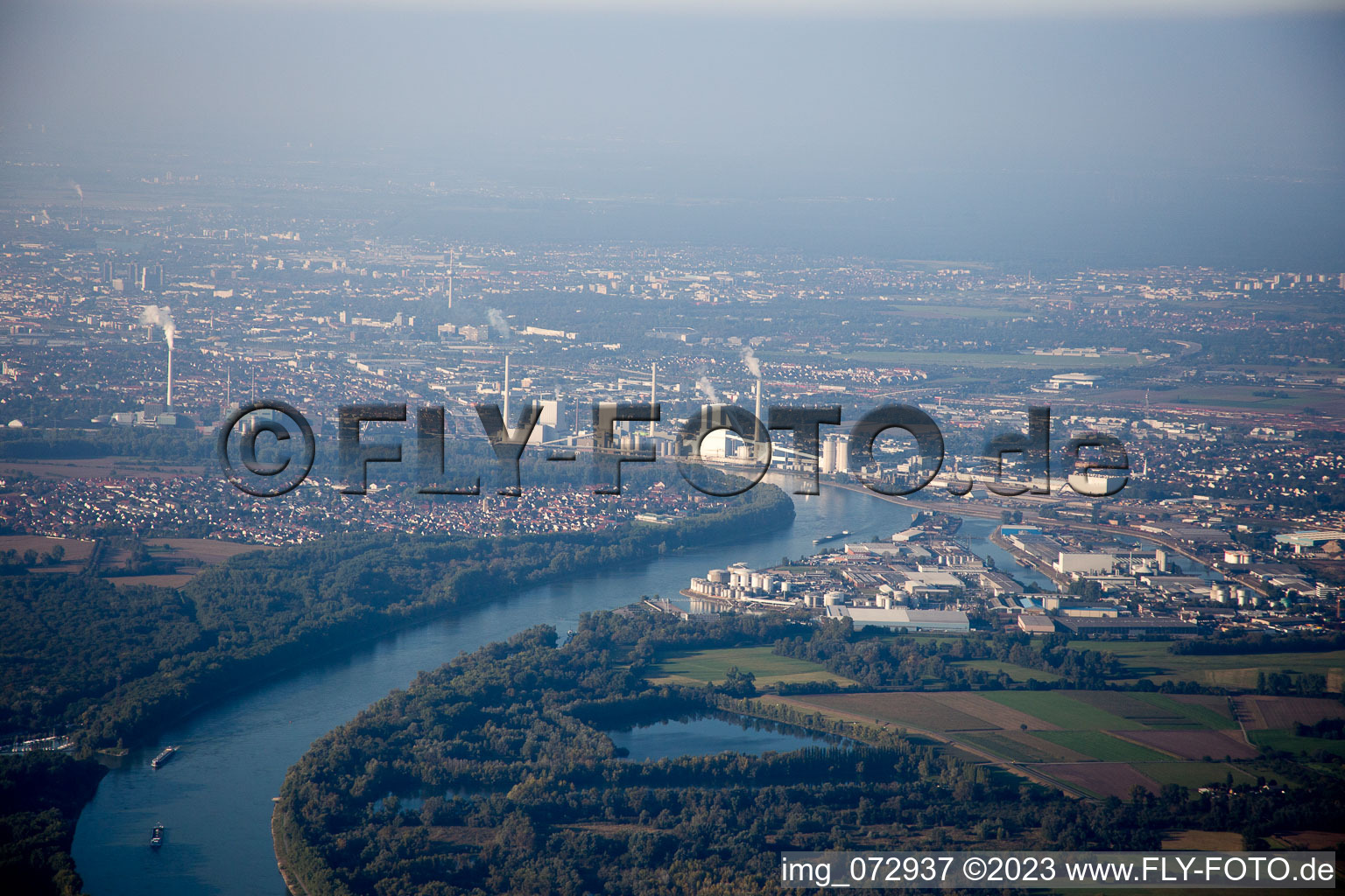 Vue aérienne de Quartier Rheinau in Mannheim dans le département Bade-Wurtemberg, Allemagne