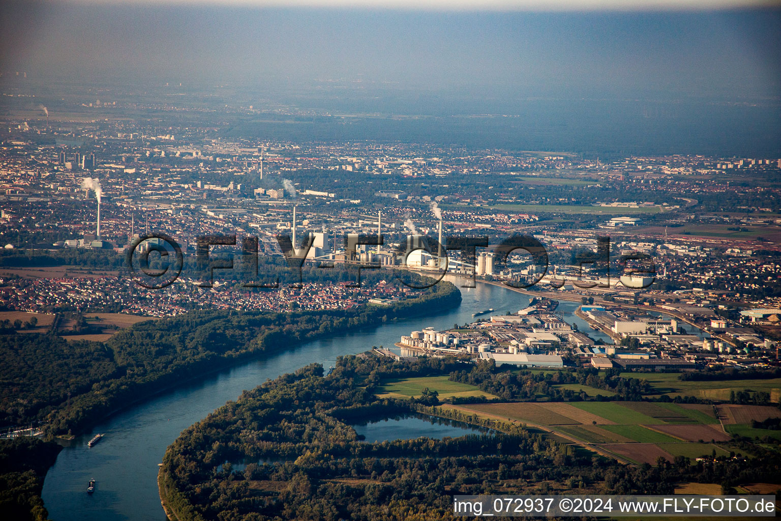 Vue aérienne de Quartier Rheinau in Mannheim dans le département Bade-Wurtemberg, Allemagne