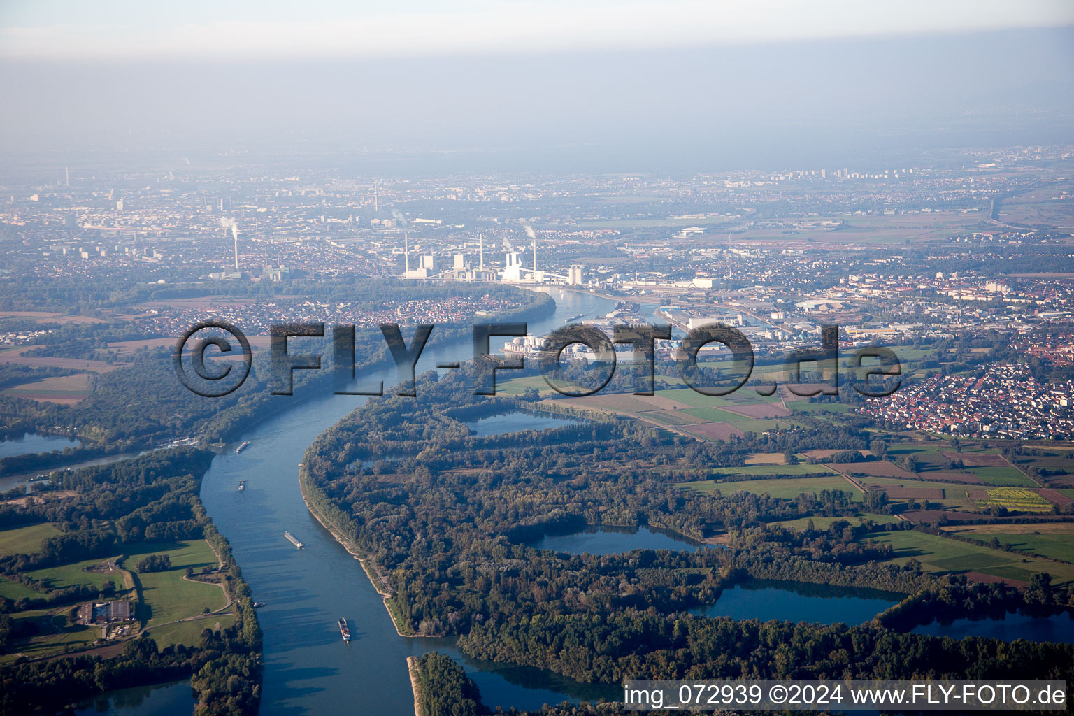 Vue aérienne de Quartier Rheinau in Mannheim dans le département Bade-Wurtemberg, Allemagne