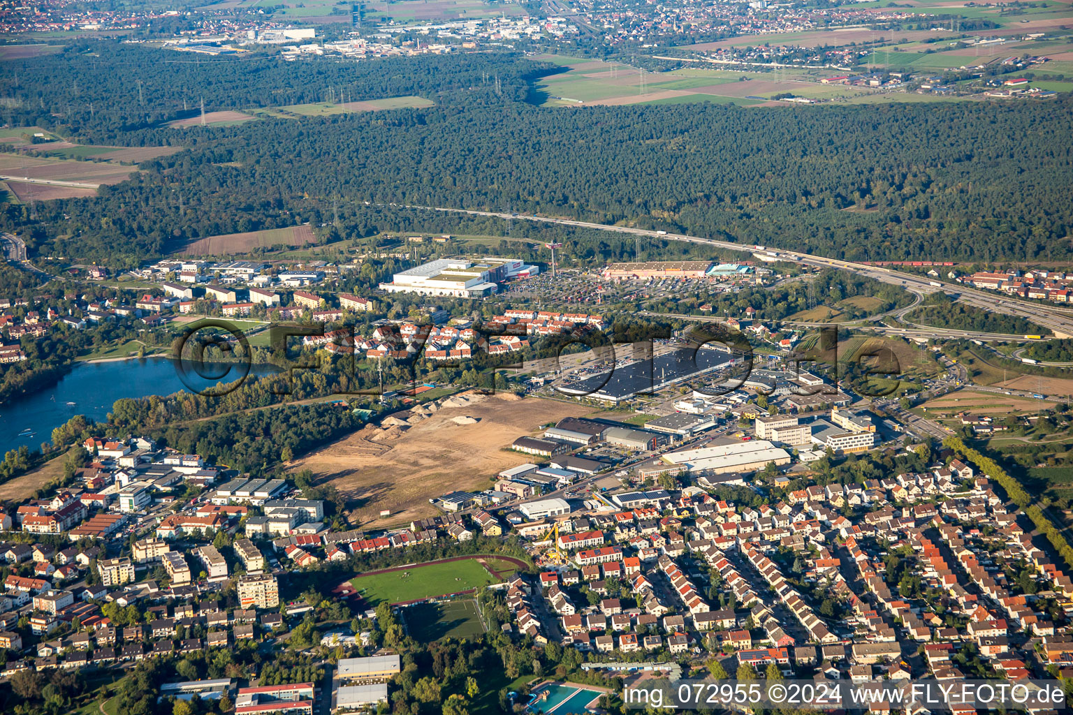 Vue aérienne de Chantier d'un nouveau bâtiment dans la zone commerciale Schütte-Lanz-Park à Brühl dans le département Bade-Wurtemberg, Allemagne