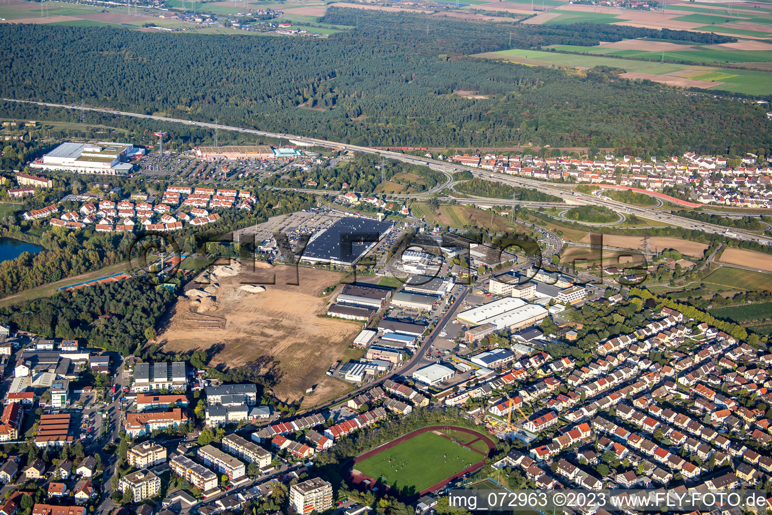 Vue d'oiseau de Zone commerciale Schütte-Lanz-Park à Brühl dans le département Bade-Wurtemberg, Allemagne