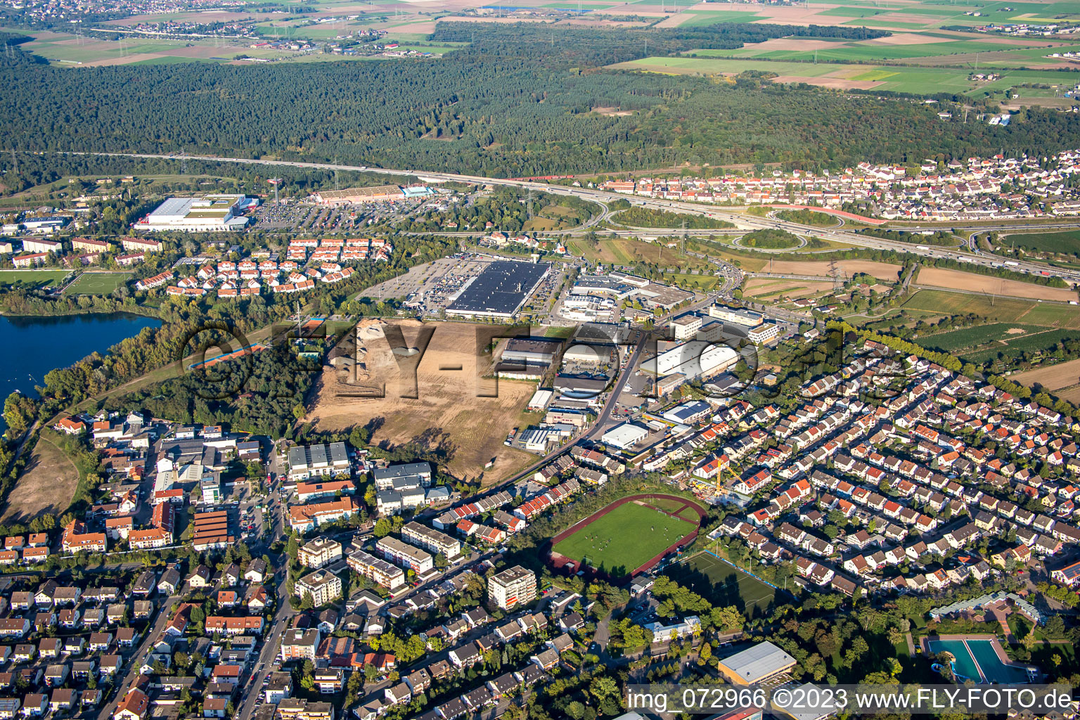 Enregistrement par drone de Zone commerciale Schütte-Lanz-Park à Brühl dans le département Bade-Wurtemberg, Allemagne
