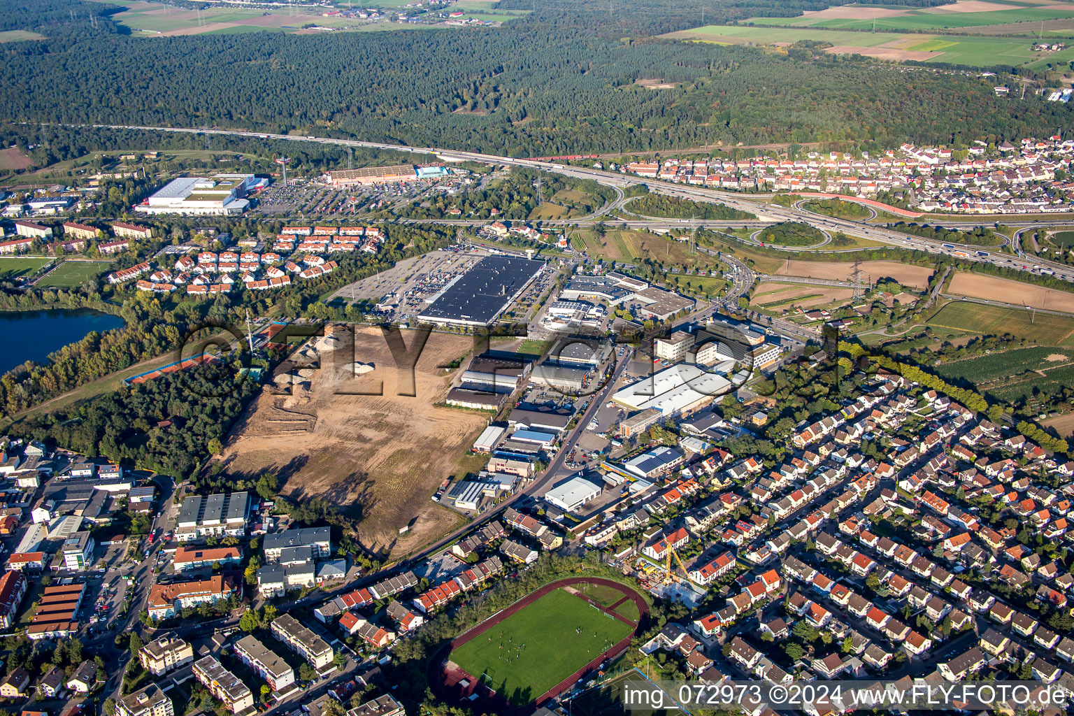 Vue aérienne de Zone commerciale et implantation d'entreprises à Schütte-Lanz-Park dans le district de Rheinau à Brühl dans le département Bade-Wurtemberg, Allemagne